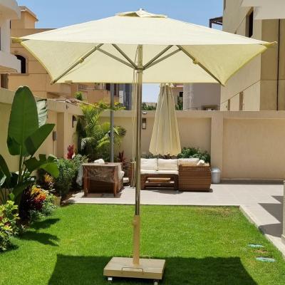 Verona – Classic garden umbrella with elegant beige fabric