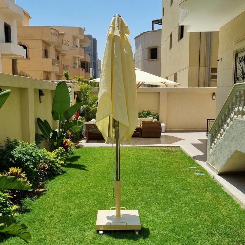Verona – Classic garden umbrella with elegant beige fabric